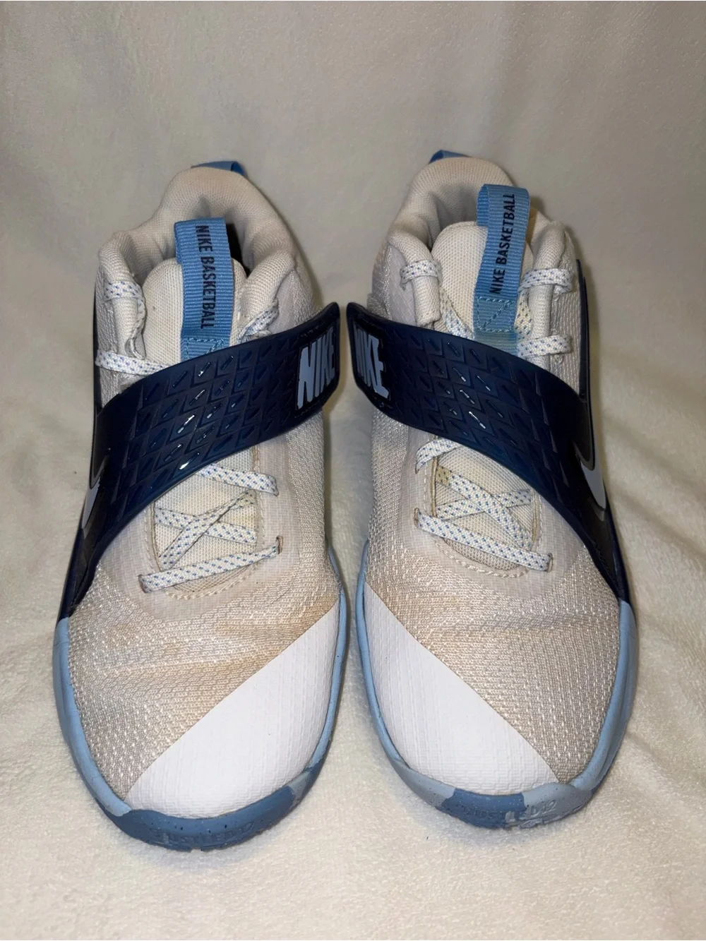 Nike Kids Sneakers in White and Light Blue with Navy Swoosh boy size 5.5